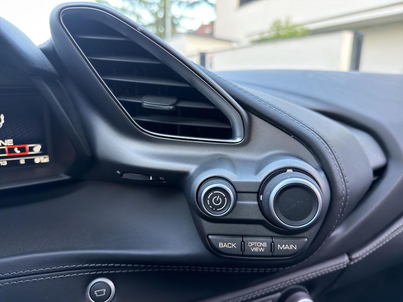 Ferrari 488 (2016) SPIDER CARBON RACING SEATS - fotka 16 z 27