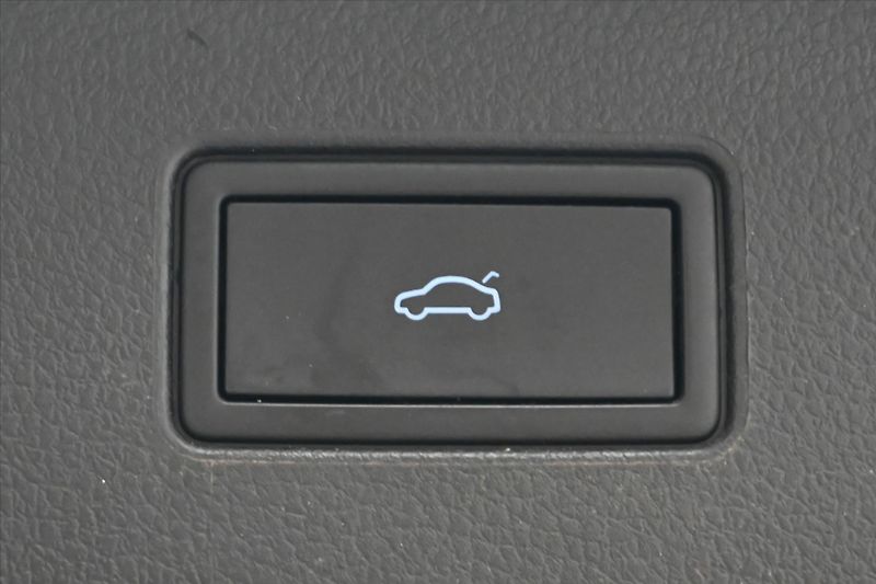 Volkswagen Passat 2,0 TDI 110KW DSG BUSINESS Zár - fotka 28 z 32