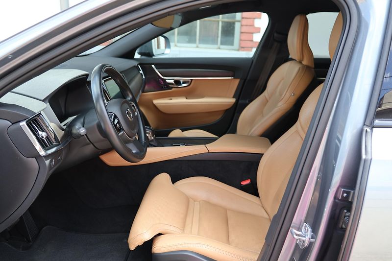 Volvo V90 (2018) D5 AWD Cross Country Pro - fotka 7 z 25