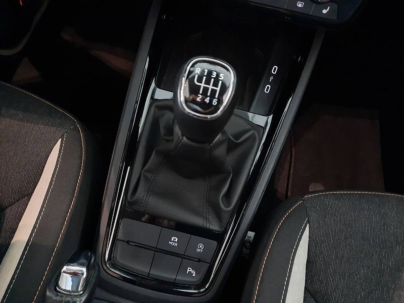 Škoda Kamiq (2024) 1.0 TSI (85kW/115k) Top Select - fotka 14 z 24