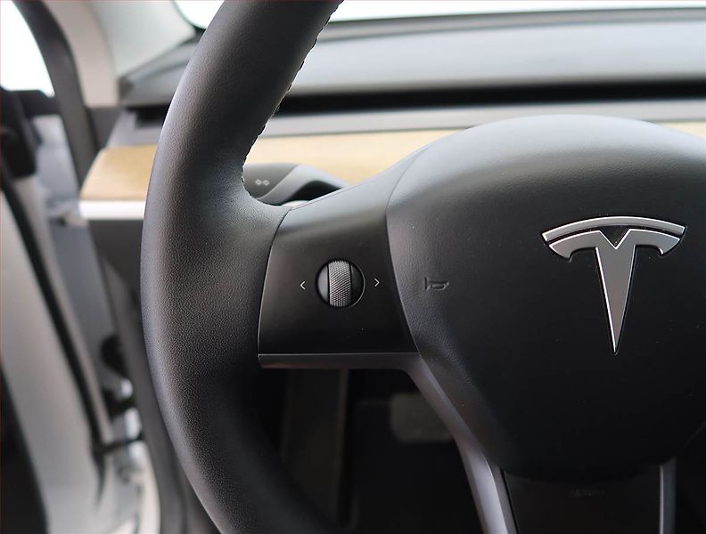 Tesla Model Y (2022) Long Range AWD 79kWh, SoH 93% - fotka 27 z 33