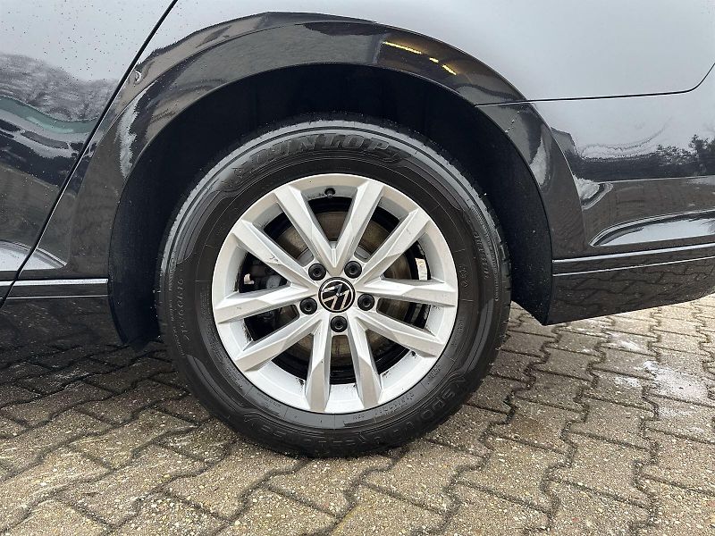 Volkswagen Passat (2022) Variant 2.0 TDI DSG Business - fotka 29 z 33