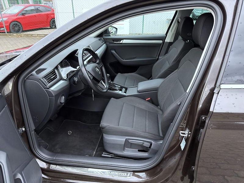 Škoda Superb 2.0 TDI 110 kW DSG, navigace - fotka 6 z 19