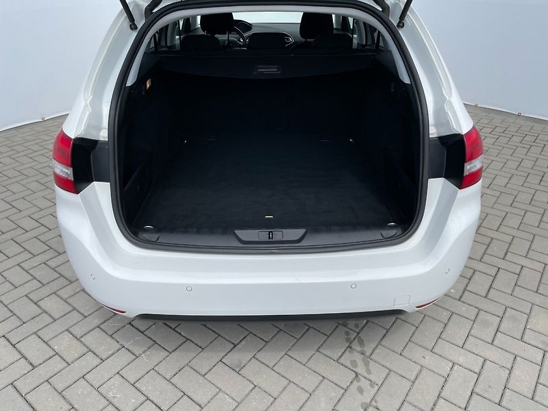 Peugeot 308 (2020) Com. 1.5HDi ČR! 1.maj.! - fotka 9 z 31