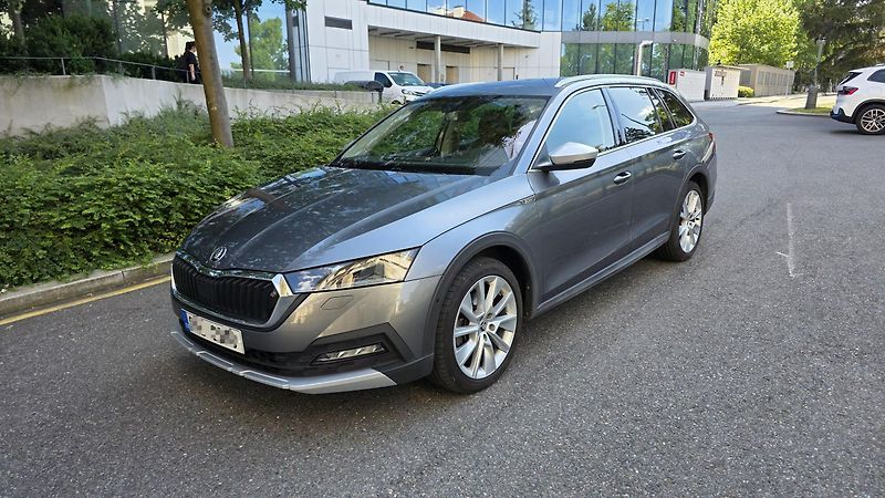 Škoda Octavia (2022) 2.0 TDI Scout 4x4, Webasto - fotografie inzerátu