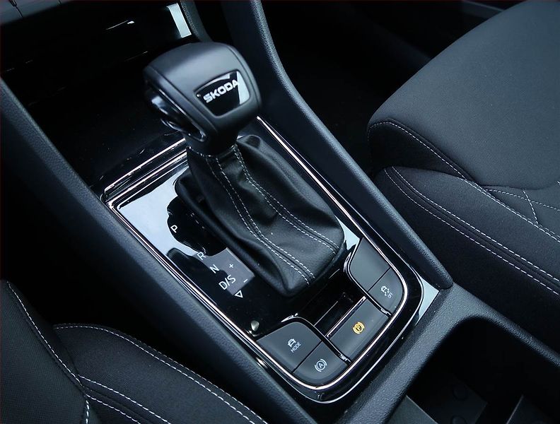 Škoda Karoq (2024) Sportline 1.5 TSI - fotka 13 z 19