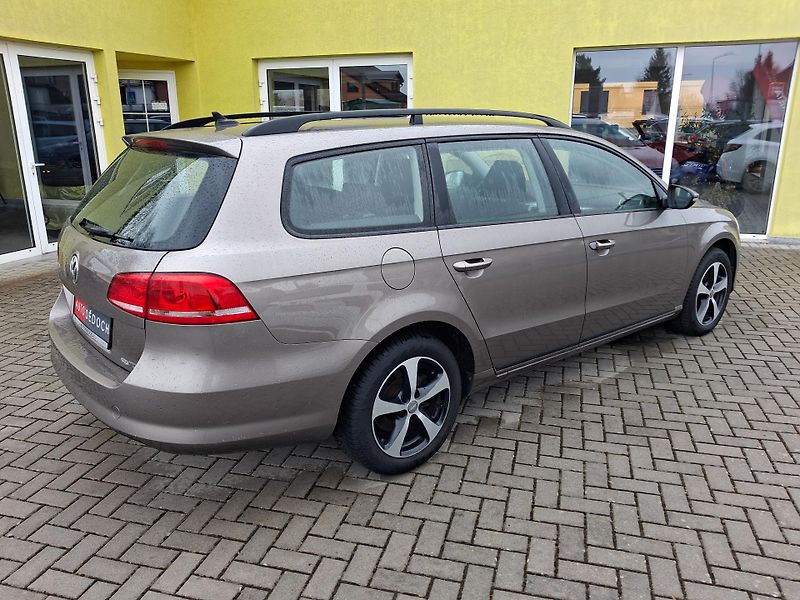 Volkswagen Passat (2011) 1,4TSi NAVI VYHŘ.SED, 2x KOLA - fotka 7 z 38