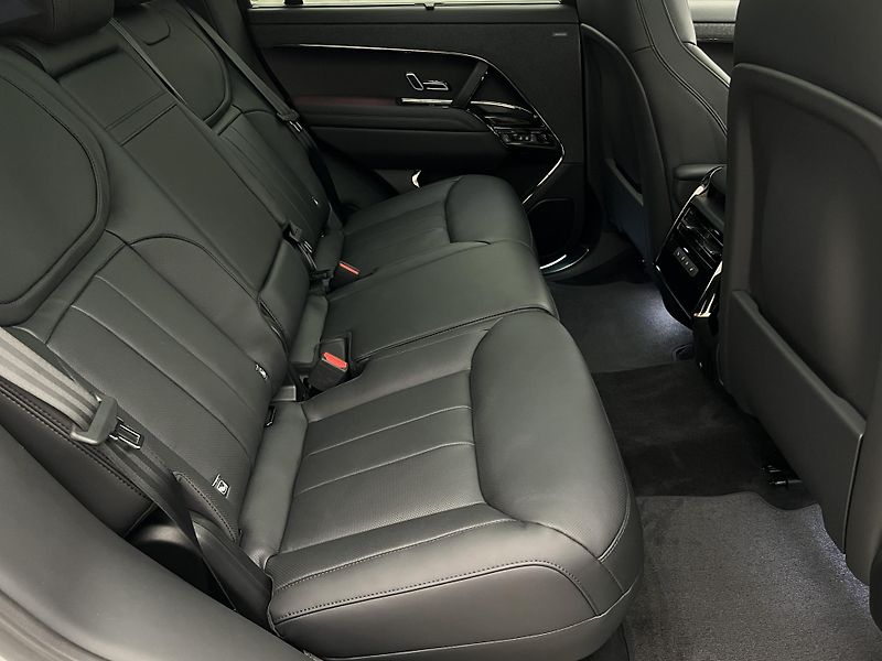 Land Rover Range Rover Sport D300 DYNAMIC SE AWD AUT  - fotka 18 z 53