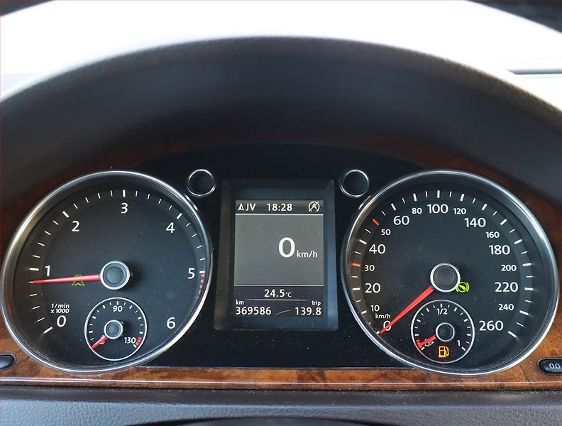 Volkswagen Passat (2011) 2.0 TDI, 4X4, Automat, Navi - fotka 11 z 20