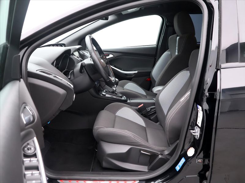 Ford Focus 2,0 TDCi ST 136kW Turnier - fotka 10 z 36