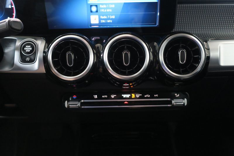 Mercedes-Benz GLB (2022) 220 D 4MATIC - fotka 31 z 48