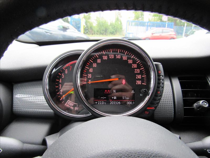 Mini Cooper 1,5 i 100kW - fotka 13 z 34
