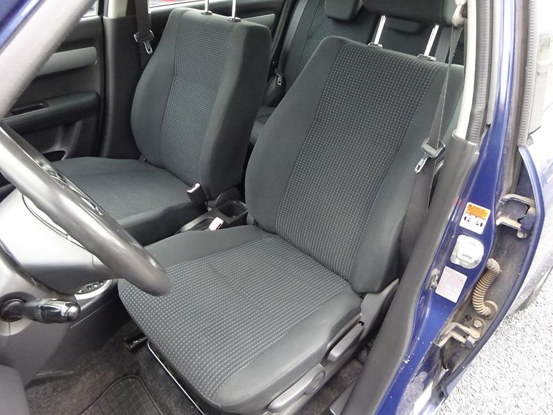 Suzuki Swift 1.3 68kW AUTOMAT KLIMA 5 DVEŘÍ - fotka 5 z 30