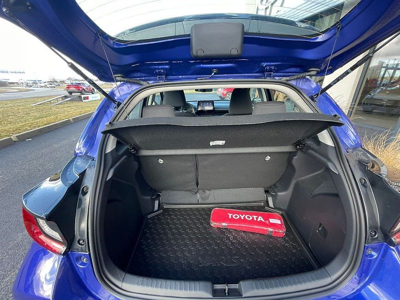 Toyota Yaris 1.5 Hybrid automat 116k Comfor - fotka 13 z 27