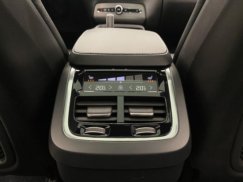 Volvo XC90 B5 AWD R-DESIGN AUT REZERVACE - fotka 34 z 52