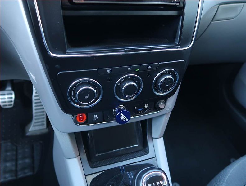 Škoda Yeti (2010) 1.2 TSI, Serv.kniha, Tažné - fotka 16 z 16