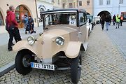 Automobiloví a motocykloví veteráni se rozloučili s letošní sezonou. Start spanilé jízdy Přerovskem byl na náměstí v Lipníku. Neděle 2. září 2023