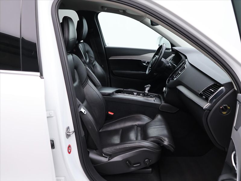 Volvo XC90 2,0 D 165 kW Inscription CZ - fotka 12 z 27