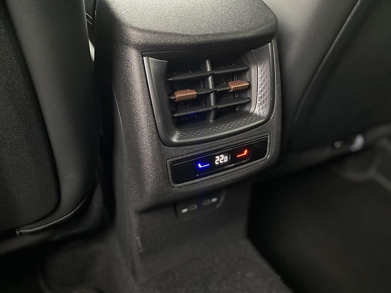 Cupra Terramar DSG 4WD 2,0 TSi 150 kW - fotka 26 z 30