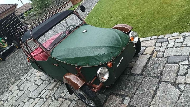 Velorex 16/250 v tmavé čokoládově hnědé barvě.