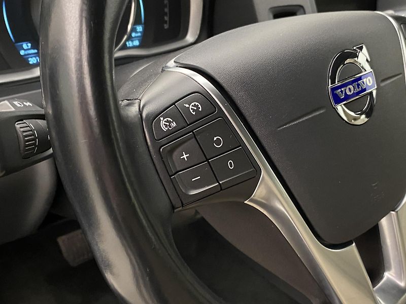 Volvo V60 D2 SUMMUM AUT - fotka 19 z 44