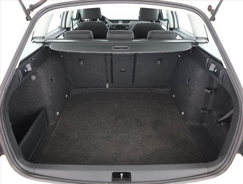 Škoda Octavia (2018) 1.6 TDI, Tempomat - fotka 15 z 16