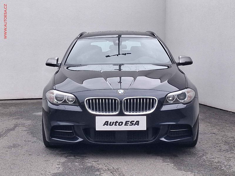 BMW Řada 5 (2015) 3.0 D M550d xDrive, AT, kůže - fotka 2 z 22