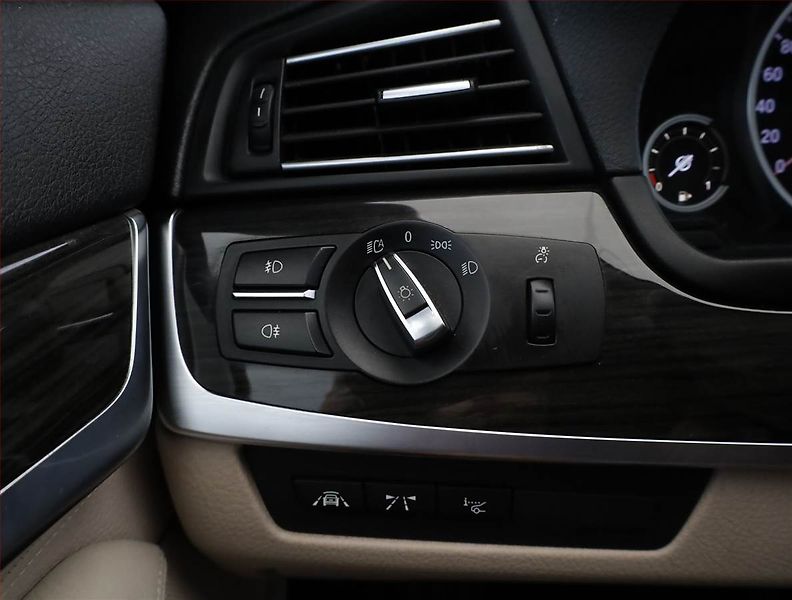 BMW Řada 5 (2016) 520d xDrive, 4X4, Automat, ČR - fotka 17 z 20