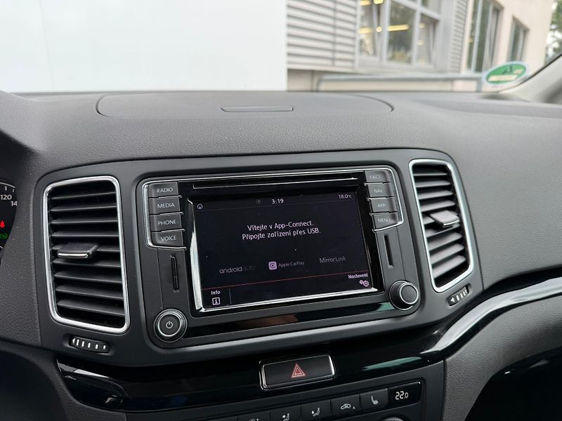 Volkswagen Sharan Highline 1.4TSI 110 kW DSG - fotka 12 z 26