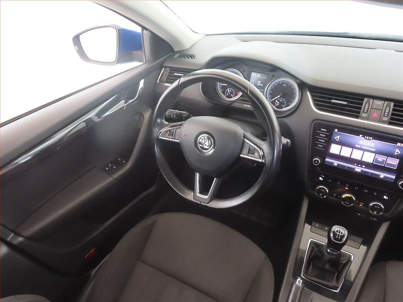 Škoda Octavia (2017) 1.6 TDI, Navi, Tempomat - fotka 7 z 16