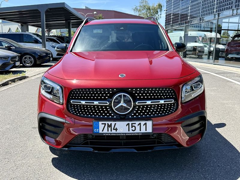 Mercedes-Benz GLB (2020) 250 4MATIC - fotka 2 z 45