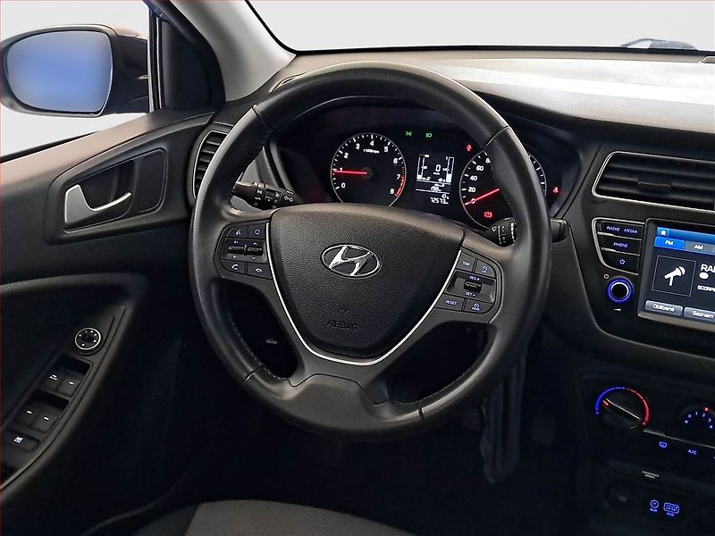 Hyundai i20 (2020) 1.0 T-GDI, Tempomat - fotka 15 z 18