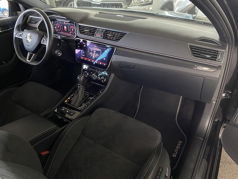 Škoda Superb 2.0 TSI 200 kW 4x4 DSG - fotka 27 z 30