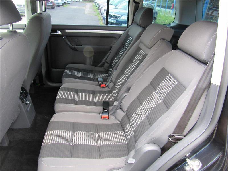 Volkswagen Touran 2,0 TDI 103kW DSG - fotka 10 z 26