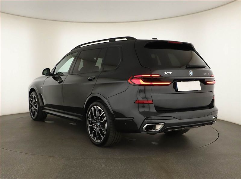 BMW X7 (2026) xDrive40d, M SPORT, KEYLESS - fotka 4 z 21