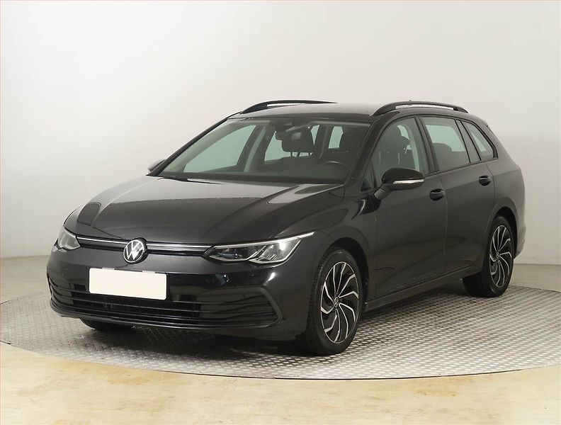 Volkswagen Golf (2021) Life 1.5 TSI, ČR,1.maj - fotka 2 z 21