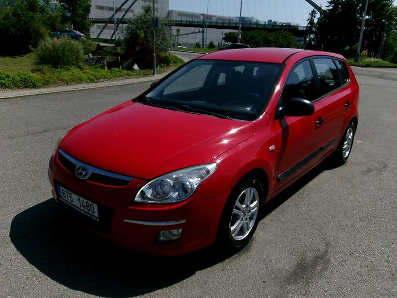 Hyundai i30 (2009) CW 1.6 CRDi KOUPENO ČR - fotka 1 z 10