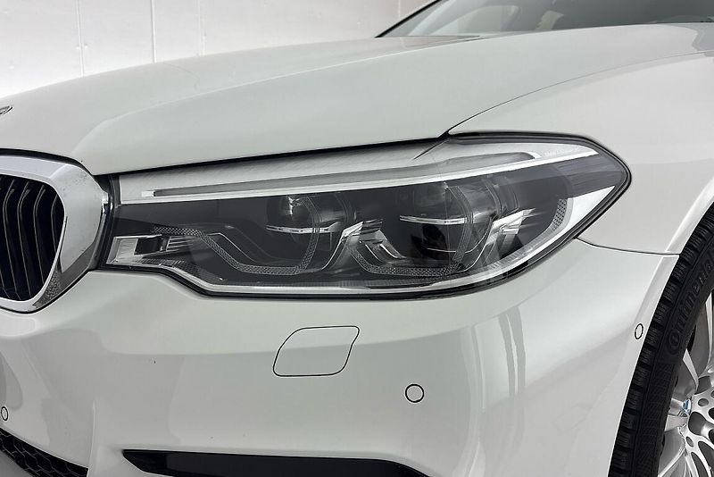 BMW Řada 5 520d xDrive Limousine - fotka 15 z 23