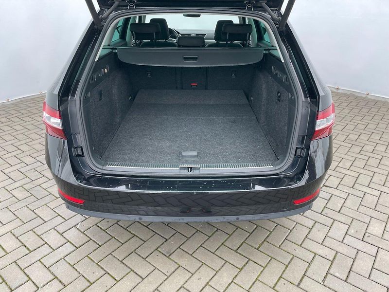 Škoda Superb (2018) 2.0TDi 110kW 4x4! STYLE++! - fotka 9 z 43