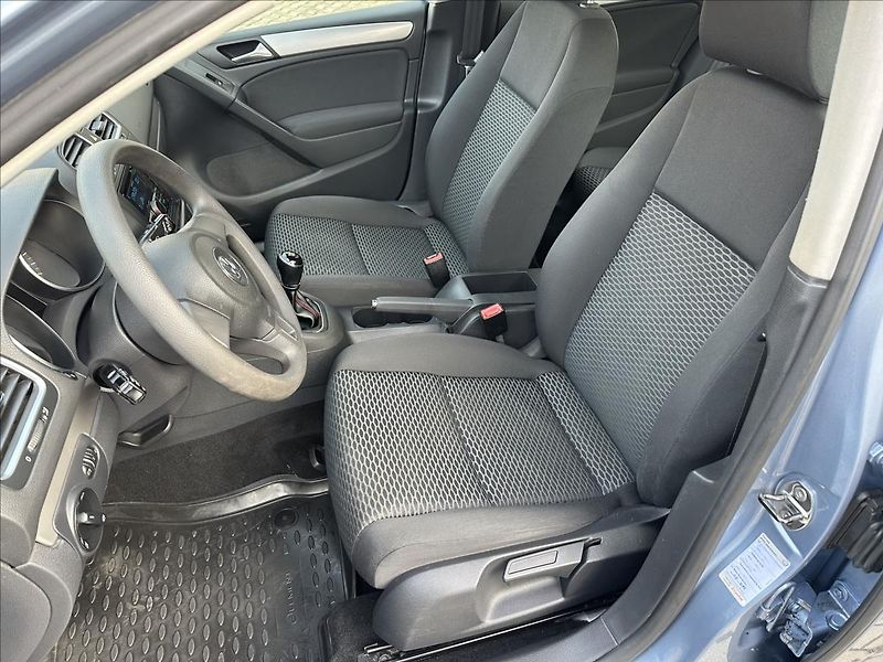Volkswagen Golf 1,6 MPI bez koroze - fotka 12 z 21