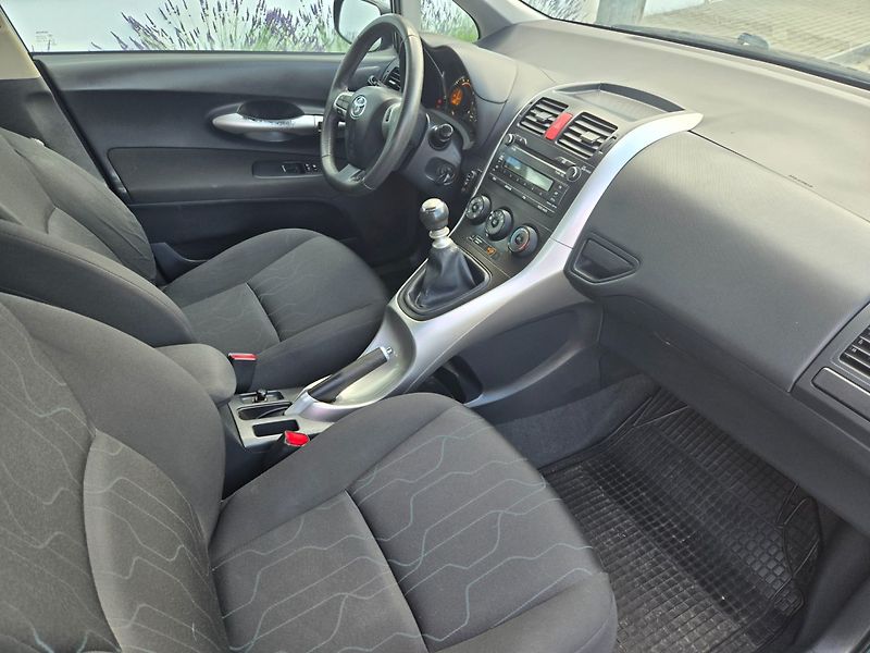 Toyota Auris (2012) 1.4 i Nová STK, 94tis.km - fotka 17 z 20