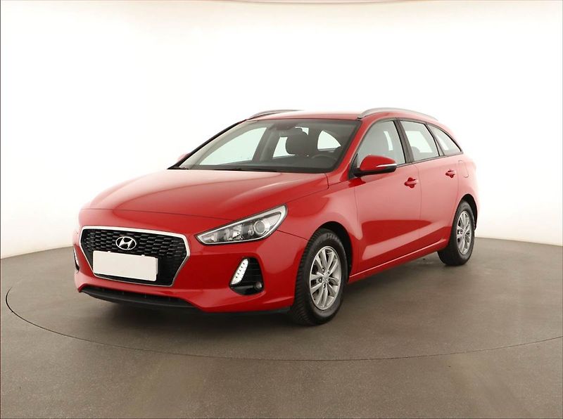 Hyundai i30 (2017) 1.0 T-GDI, Tempomat - fotka 2 z 13