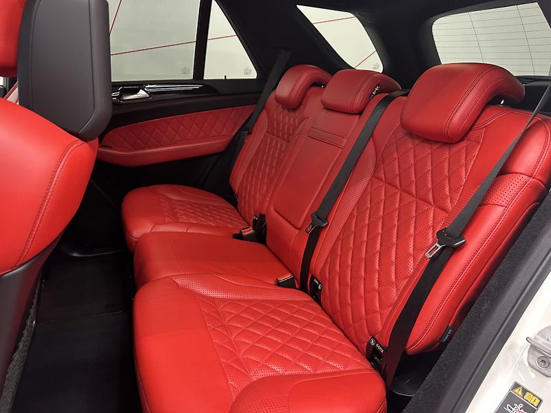 Mercedes-Benz Třídy M (2012) ML63 AMG DESIGNO*PANO*CZ*TAŽNÉ - fotka 12 z 19