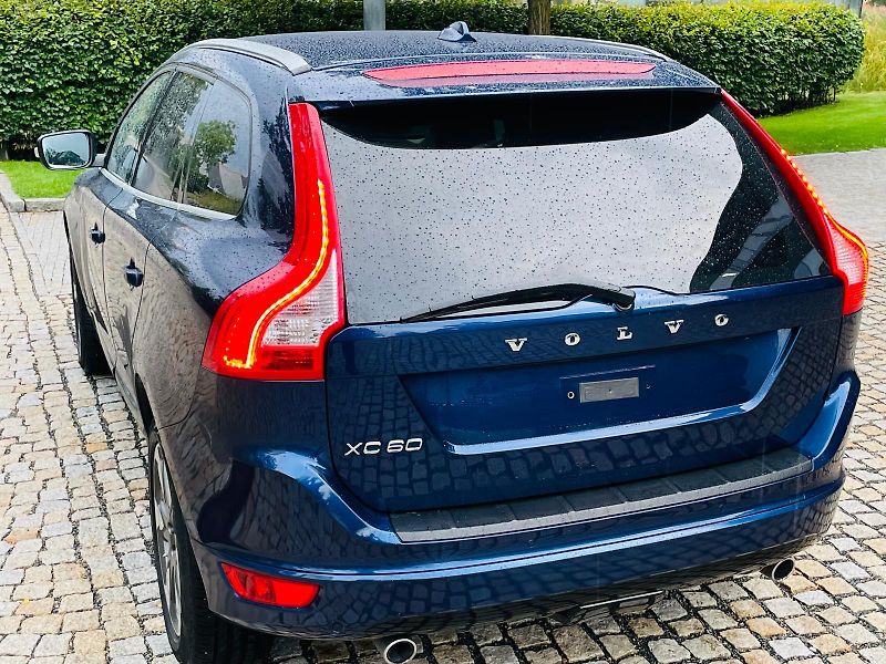 Volvo XC60 2.4D5 5V 4x4 AUT TAŽNÉ SERVISK - fotka 15 z 47
