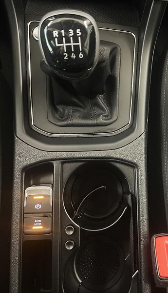 Volkswagen Touran 2,0TDi Comfortline, ČR, 1.MAJ - fotka 21 z 30