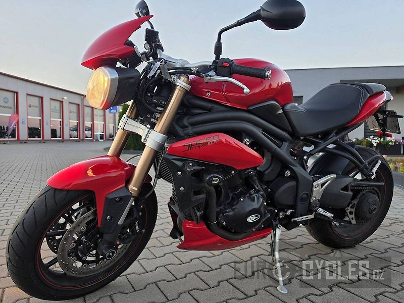 Triumph Speed Triple (2015) - fotka 12 z 20