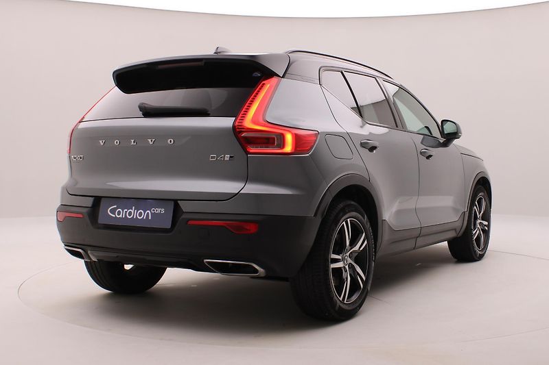 Volvo XC40 D4 AWD R-DESIGN AUT CZ - fotka 12 z 43