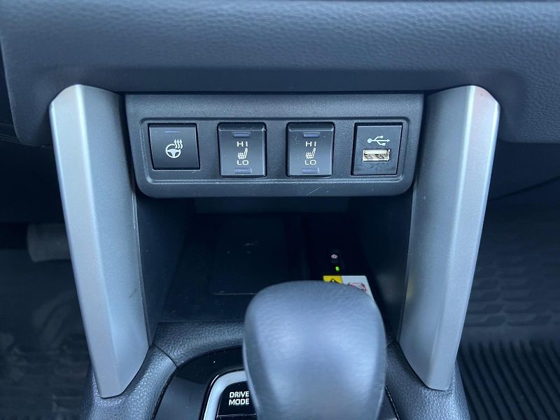 Toyota Corolla Cross (2023) HYBRID 146kW e-CVT 4X4 DPH - fotka 11 z 29
