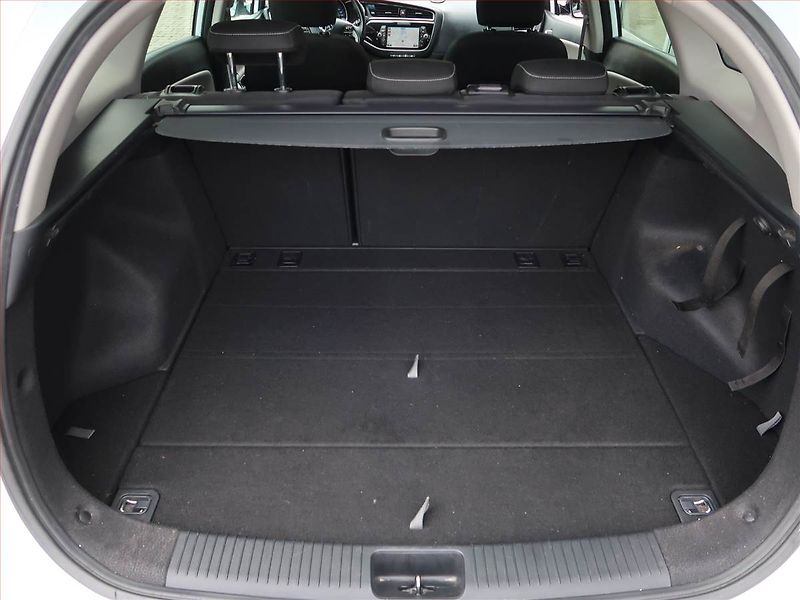 Kia Ceed (2016) Gold 1.6 GDI, Serv.kniha, Navi - fotka 14 z 17