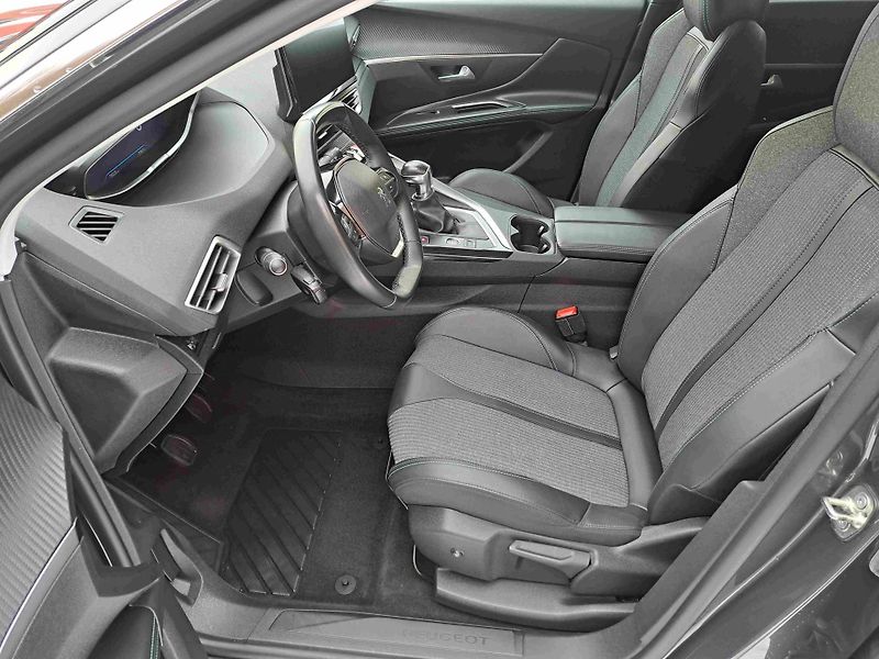 Peugeot 5008 (2022) 1,2 PT ALLURE LED ALU PDC NAVI - fotka 16 z 24